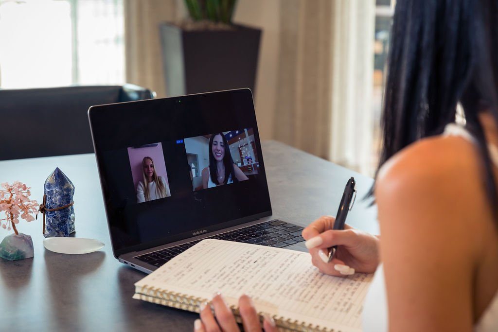 Caro Rodriguez taking notes during a SAAMA session by video call